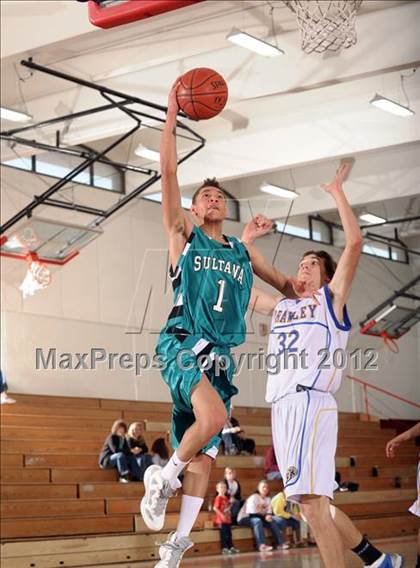 Thumbnail 1 in Sultana vs. Brawley (MaxPreps Holiday Classic) photogallery.