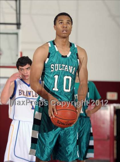 Thumbnail 2 in Sultana vs. Brawley (MaxPreps Holiday Classic) photogallery.