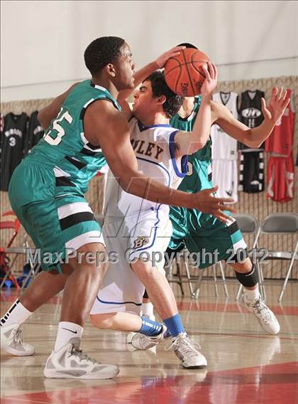 Thumbnail 3 in Sultana vs. Brawley (MaxPreps Holiday Classic) photogallery.