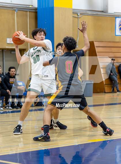 Thumbnail 3 in Moreau Catholic vs. Lincoln photogallery.