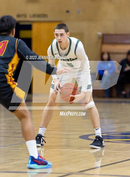 Thumbnail 1 in Moreau Catholic vs. Lincoln photogallery.