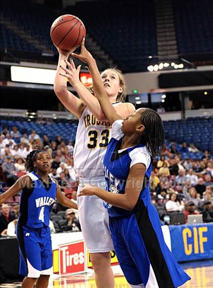 Thumbnail 1 in Oak Ridge vs. Valley (CIF SJS D2 Final) photogallery.