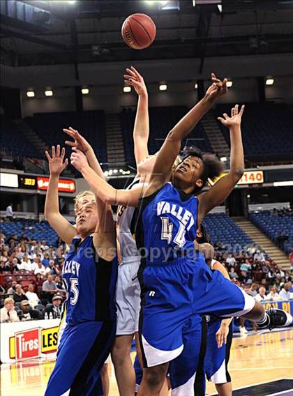 Thumbnail 2 in Oak Ridge vs. Valley (CIF SJS D2 Final) photogallery.
