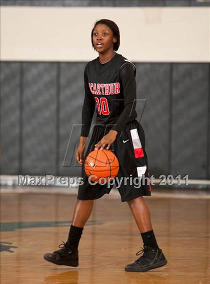 Thumbnail 2 in MacArthur vs Duncanville (McDonald's Texas Invitational) photogallery.