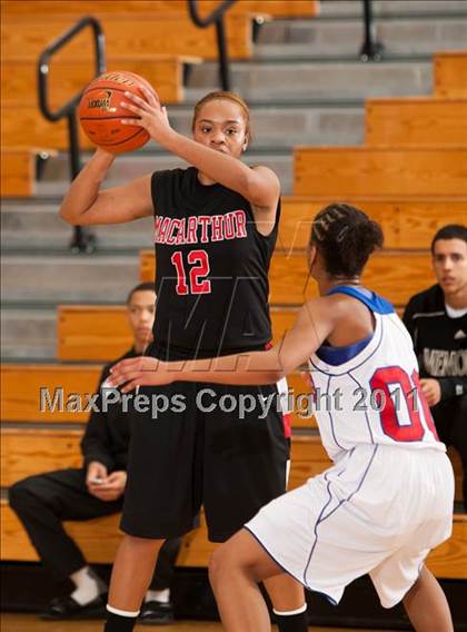 Thumbnail 1 in MacArthur vs Duncanville (McDonald's Texas Invitational) photogallery.