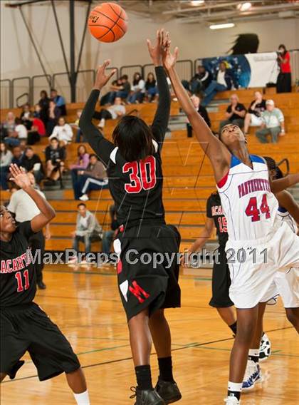 Thumbnail 1 in MacArthur vs Duncanville (McDonald's Texas Invitational) photogallery.