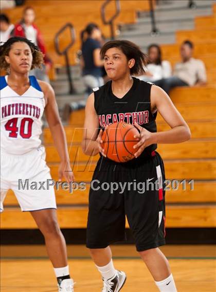 Thumbnail 3 in MacArthur vs Duncanville (McDonald's Texas Invitational) photogallery.