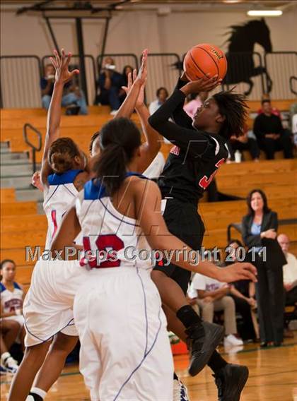 Thumbnail 1 in MacArthur vs Duncanville (McDonald's Texas Invitational) photogallery.
