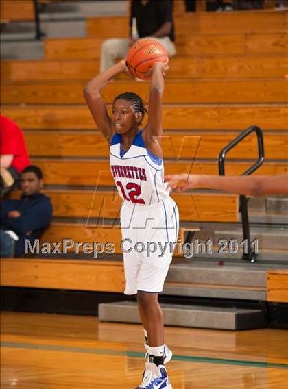 Thumbnail 2 in MacArthur vs Duncanville (McDonald's Texas Invitational) photogallery.
