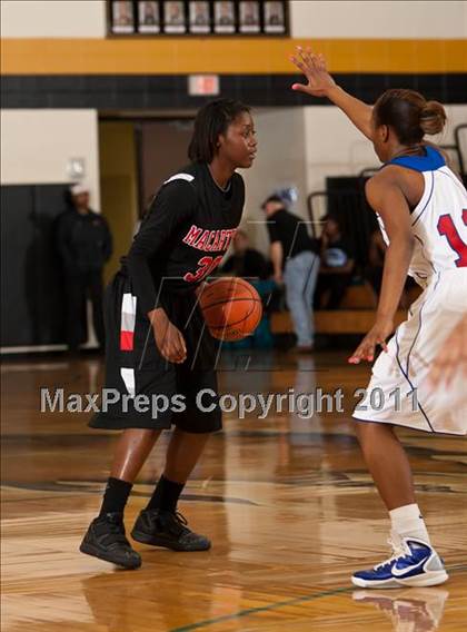 Thumbnail 2 in MacArthur vs Duncanville (McDonald's Texas Invitational) photogallery.