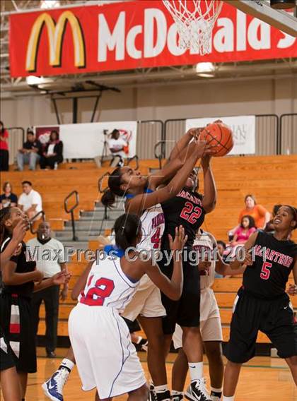Thumbnail 2 in MacArthur vs Duncanville (McDonald's Texas Invitational) photogallery.