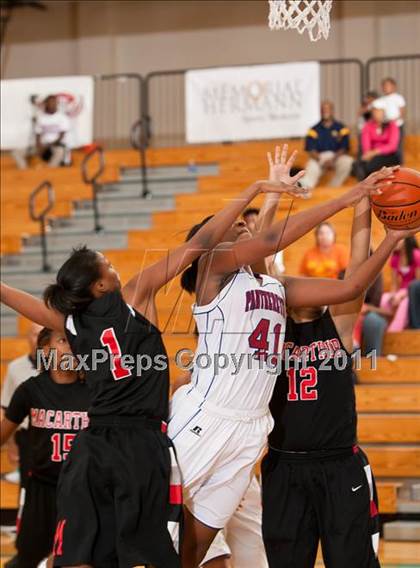 Thumbnail 2 in MacArthur vs Duncanville (McDonald's Texas Invitational) photogallery.