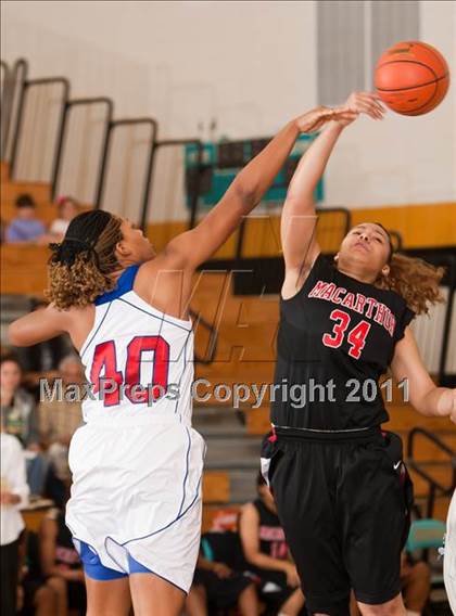 Thumbnail 1 in MacArthur vs Duncanville (McDonald's Texas Invitational) photogallery.
