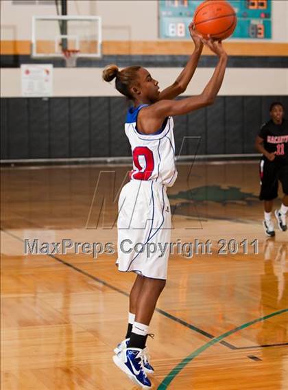 Thumbnail 3 in MacArthur vs Duncanville (McDonald's Texas Invitational) photogallery.