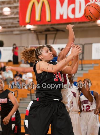 Thumbnail 1 in MacArthur vs Duncanville (McDonald's Texas Invitational) photogallery.