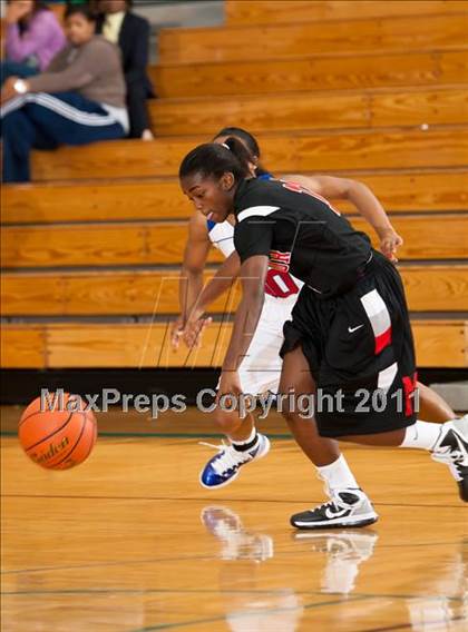 Thumbnail 2 in MacArthur vs Duncanville (McDonald's Texas Invitational) photogallery.