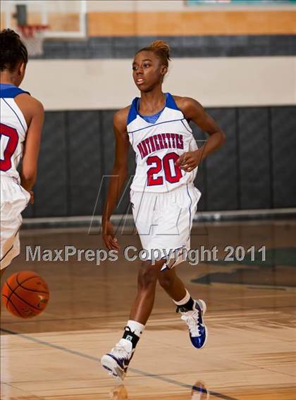 Thumbnail 1 in MacArthur vs Duncanville (McDonald's Texas Invitational) photogallery.