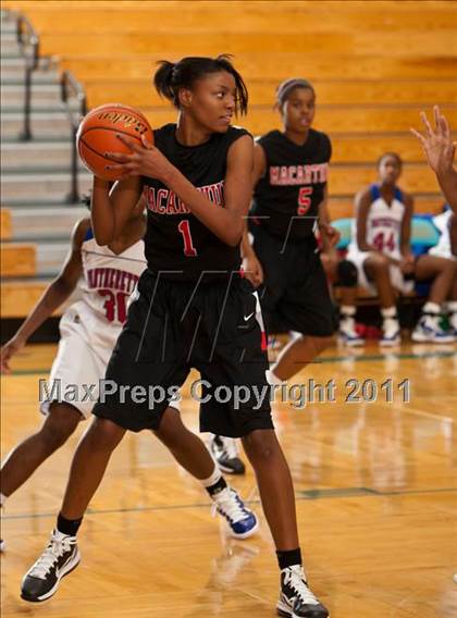 Thumbnail 2 in MacArthur vs Duncanville (McDonald's Texas Invitational) photogallery.