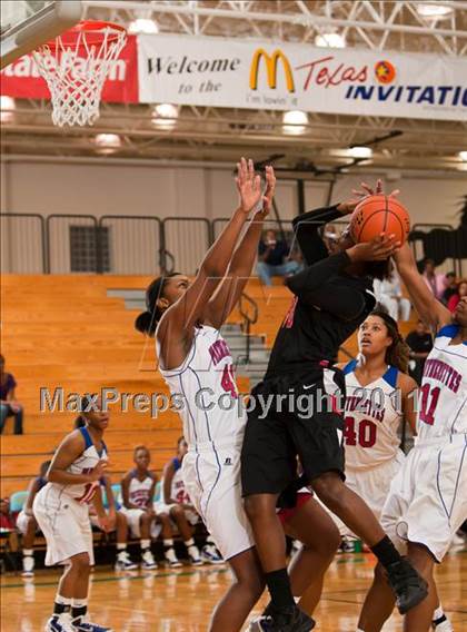 Thumbnail 2 in MacArthur vs Duncanville (McDonald's Texas Invitational) photogallery.
