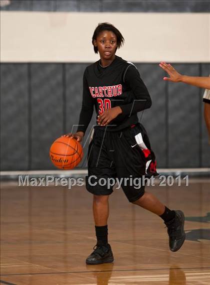 Thumbnail 2 in MacArthur vs Duncanville (McDonald's Texas Invitational) photogallery.