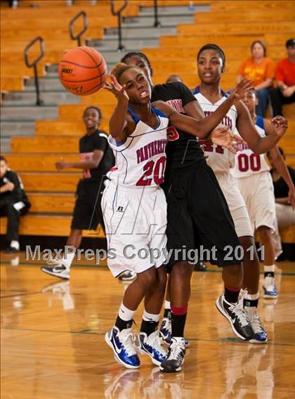 Thumbnail 3 in MacArthur vs Duncanville (McDonald's Texas Invitational) photogallery.