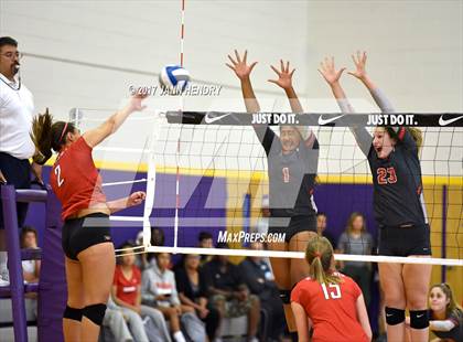 Thumbnail 2 in Mater Dei vs. Harvard-Westlake (Durango Fall Classic) photogallery.