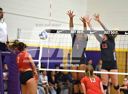 Thumbnail 3 in Mater Dei vs. Harvard-Westlake (Durango Fall Classic) photogallery.