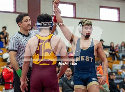 Thumbnail 3 in Lou Bronzan Invitational photogallery.
