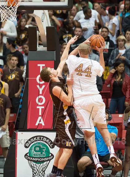 Thumbnail 3 in El Camino vs Mission Hills (CIF SDS D1 Final) photogallery.