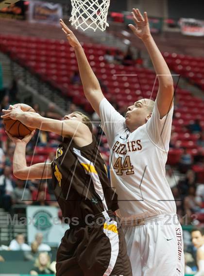 Thumbnail 3 in El Camino vs Mission Hills (CIF SDS D1 Final) photogallery.