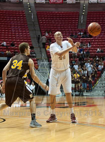 Thumbnail 3 in El Camino vs Mission Hills (CIF SDS D1 Final) photogallery.