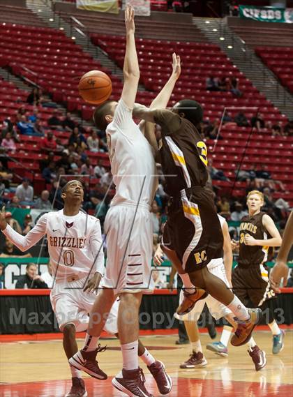 Thumbnail 3 in El Camino vs Mission Hills (CIF SDS D1 Final) photogallery.