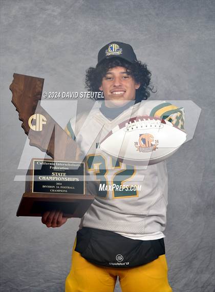 Thumbnail 2 in Vanden (CIF State Div. 3-A Awards) photogallery.