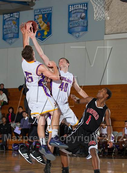 Thumbnail 1 in Tokay vs. Fairfield (Bruin Shootout) photogallery.