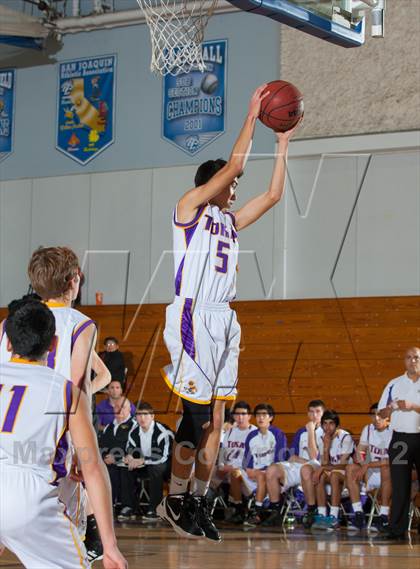 Thumbnail 2 in Tokay vs. Fairfield (Bruin Shootout) photogallery.