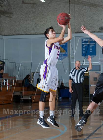 Thumbnail 1 in Tokay vs. Fairfield (Bruin Shootout) photogallery.