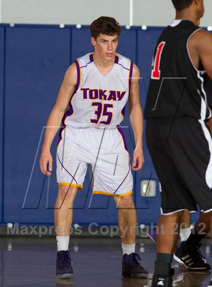 Thumbnail 2 in Tokay vs. Fairfield (Bruin Shootout) photogallery.