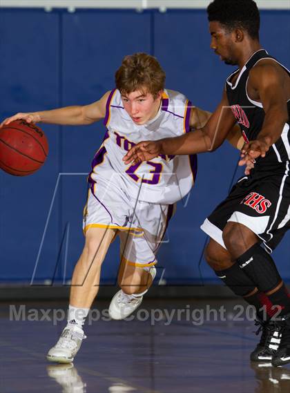 Thumbnail 2 in Tokay vs. Fairfield (Bruin Shootout) photogallery.