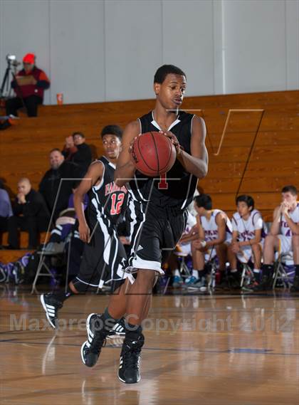 Thumbnail 3 in Tokay vs. Fairfield (Bruin Shootout) photogallery.