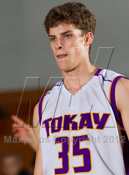 Thumbnail 2 in Tokay vs. Fairfield (Bruin Shootout) photogallery.