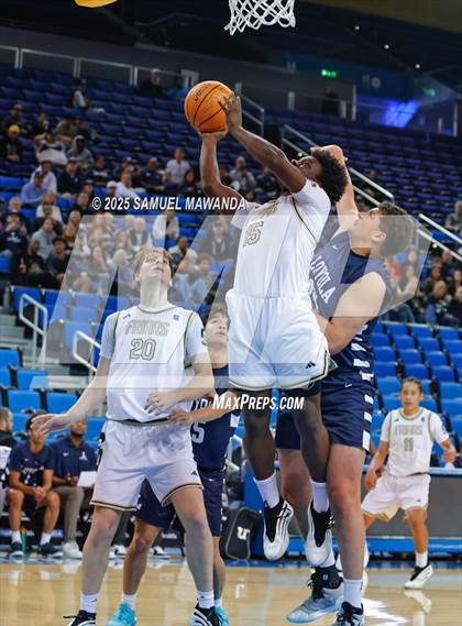 Thumbnail 1 in Loyola vs Servite photogallery.