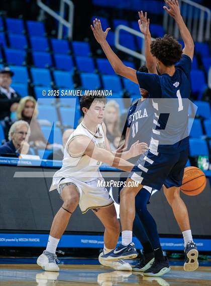 Thumbnail 1 in Loyola vs Servite photogallery.