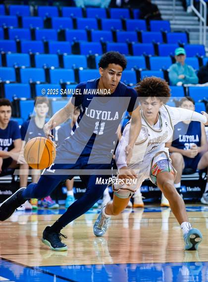 Thumbnail 2 in Loyola vs Servite photogallery.