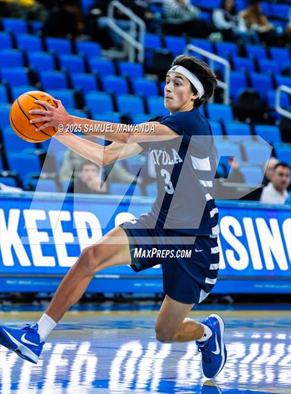 Thumbnail 3 in Loyola vs Servite photogallery.