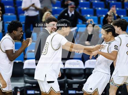 Thumbnail 1 in Loyola vs Servite photogallery.