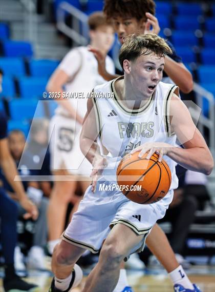 Thumbnail 2 in Loyola vs Servite photogallery.