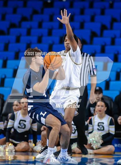 Thumbnail 1 in Loyola vs Servite photogallery.