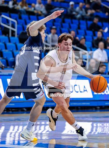 Thumbnail 3 in Loyola vs Servite photogallery.