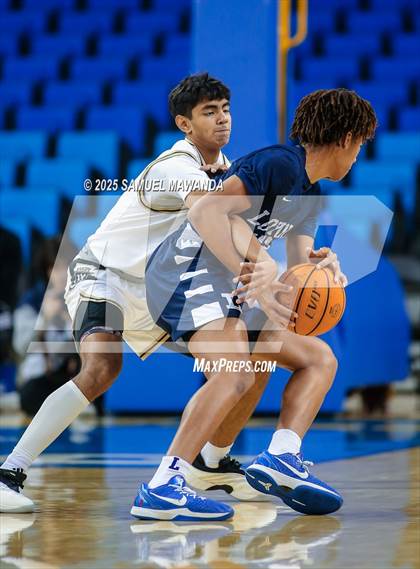 Thumbnail 1 in Loyola vs Servite photogallery.