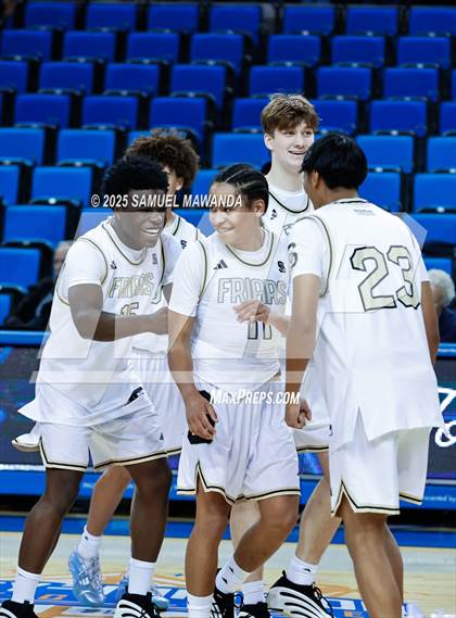 Thumbnail 1 in Loyola vs Servite photogallery.